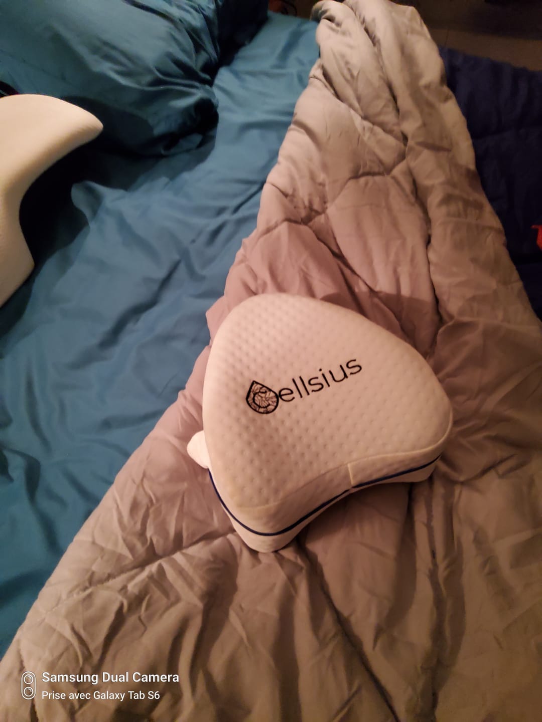 Customer photo review of Coussin Orthopédique Genoux Cellsius - Le secret d'un sommeil sans douleur