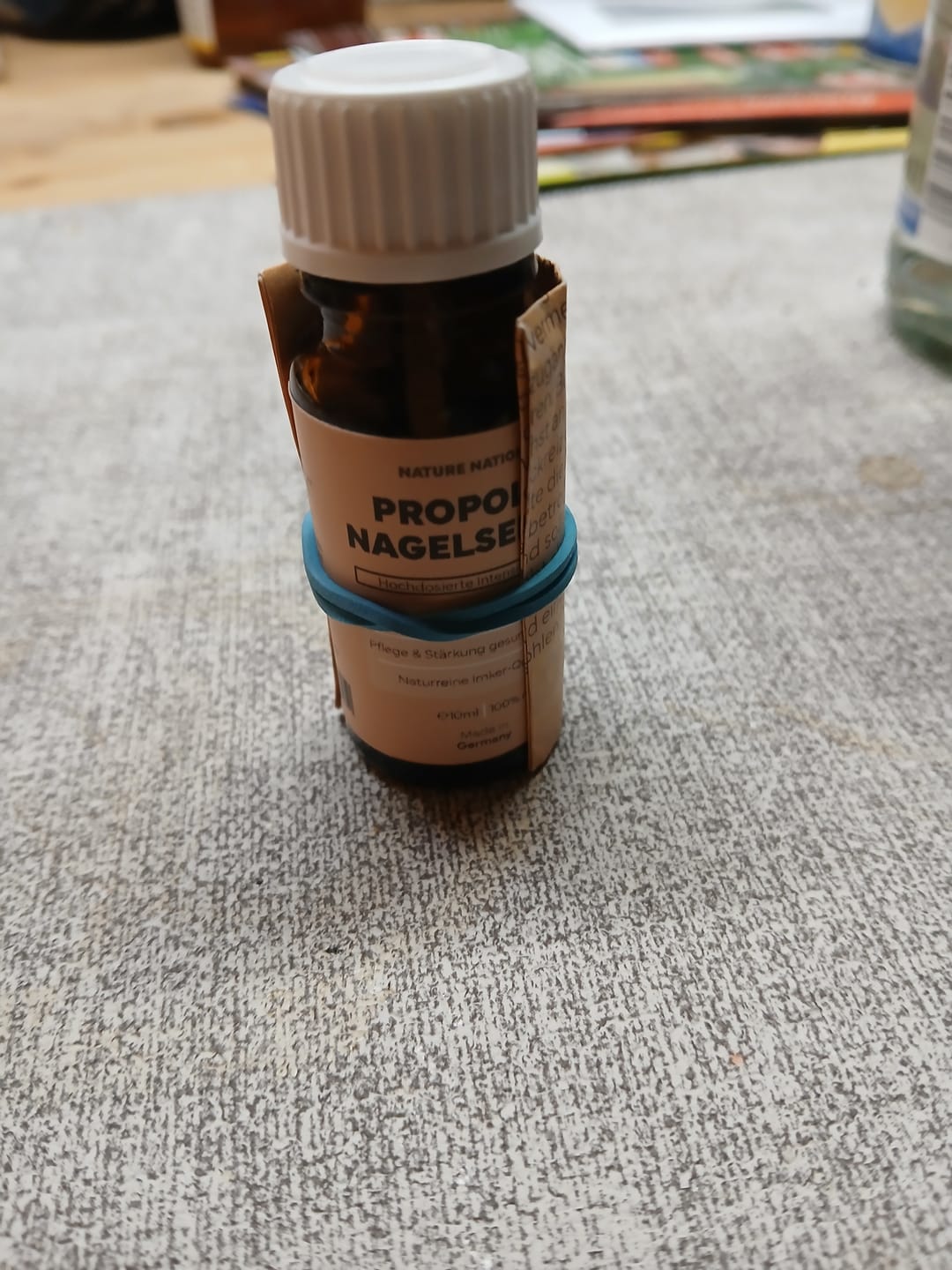 Customer photo review of Propolis Nagelserum, 10ml - Akutpflege bei Nagelpilz, mit hochdosiertem Bio-Propolisextrakt sowie Teebaumöl, Zink, Selen & Biotin, für gesunde & starke Nägel, mit gratis Propolis-Seife