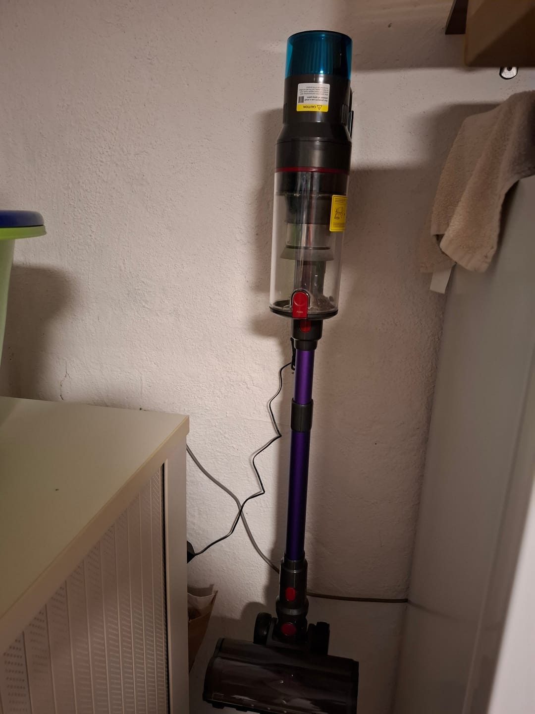 Customer photo review of Ultra-starker Akku-Staubsauger mit automatischer Stauberkennung / Bis zu 60 Minuten Laufzeit / Beutelloser Staubsauger für Teppiche, Hartböden & Tierhaare