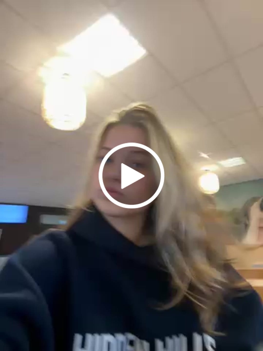 Kundenvideo-Bewertung von KNIT HOODIE NAVY
