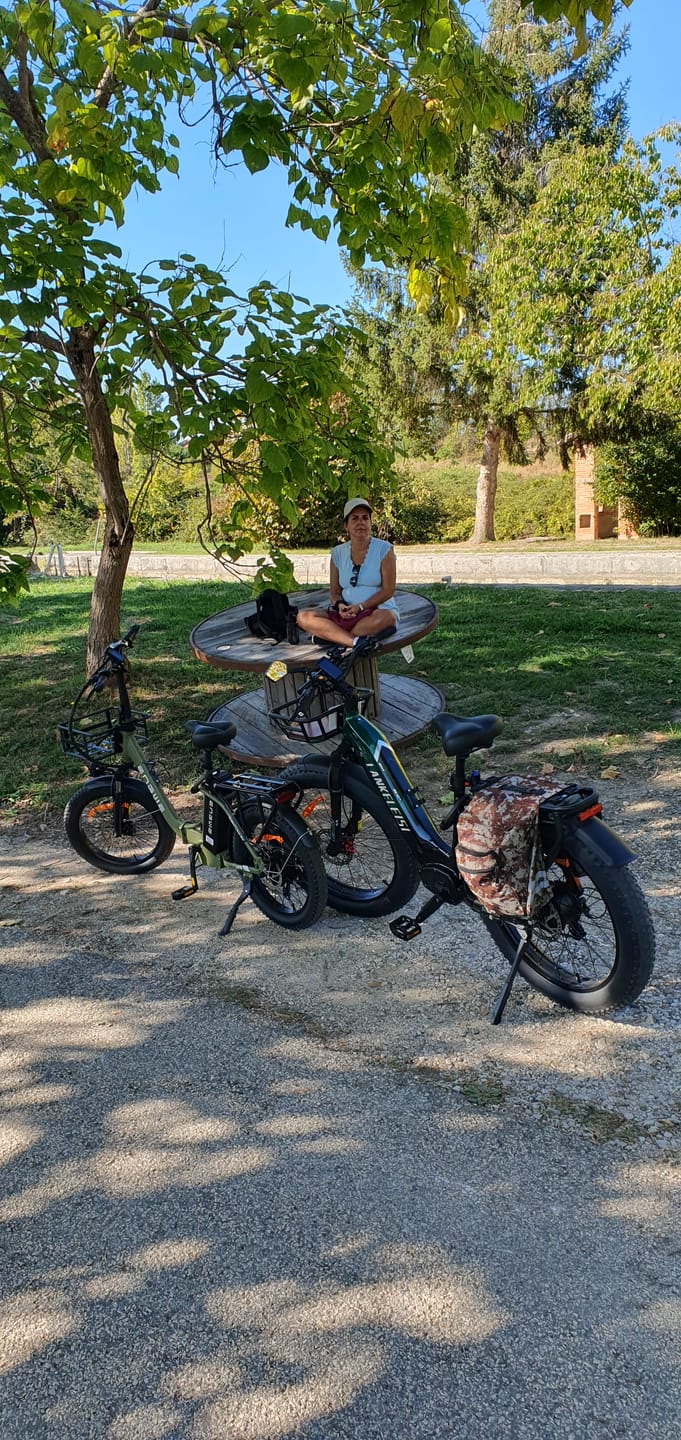 Customer photo review of Vakole Integrally Molded Bicycle Helmet with Magnetic Goggles