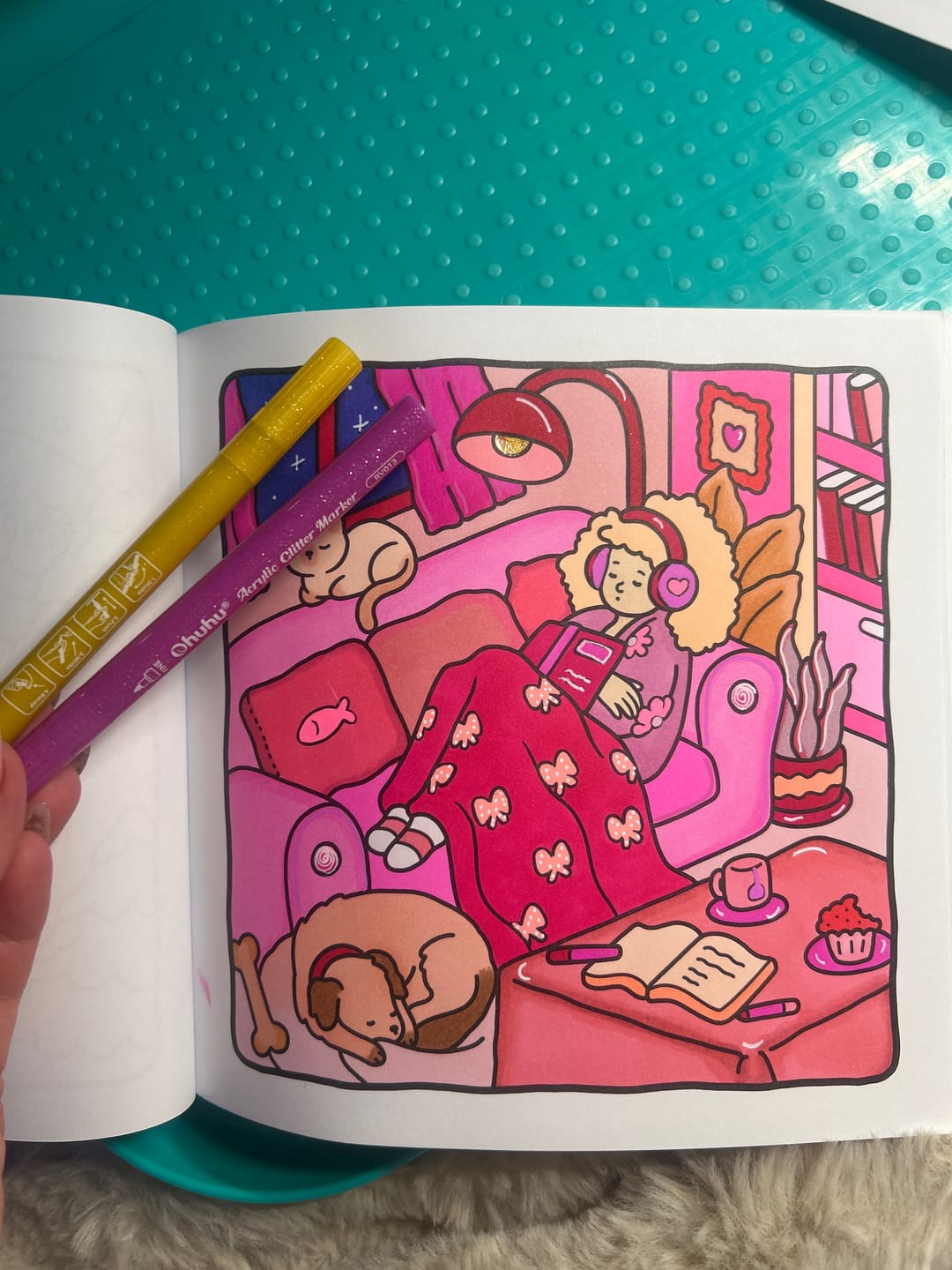 Customer photo review of Ohuhu Acrylic Metallic Glitter Markers, 24 Colors - 0.7mm & 3mm Tip Paint Pens