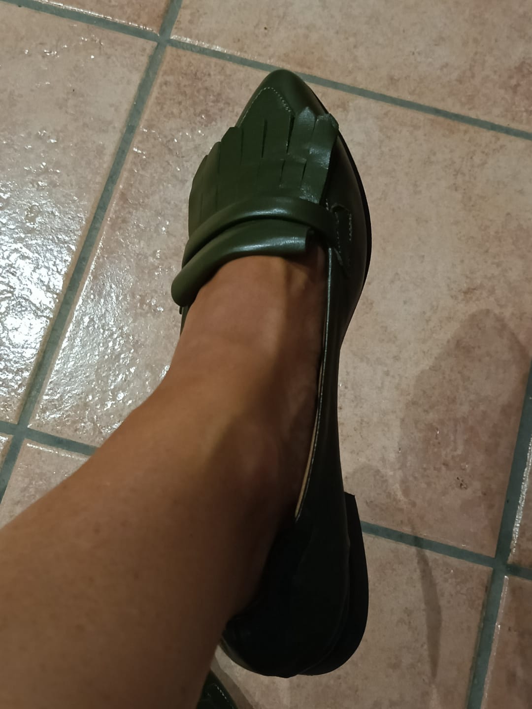 Customer photo review of Flexy Green mocassino in nappa verde militare tacco 2 artigianale marchigiana
