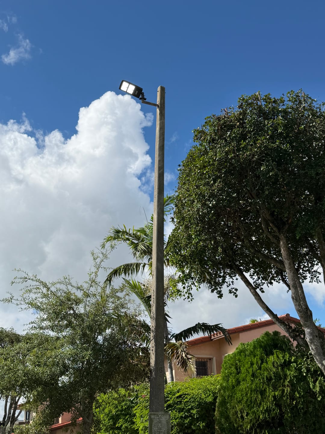 Customer photo review of LED Pole Lights Outdoor 300W/240W/200W Wattage Adjustable, 5700K, 133 LM/W, Universal Mount (Adjustable Slip Fitter + Wall Mount), Bronze, IP65 Waterproof, AC120-277V, LED Parking Lot Lights - Commercial Area Street Security Lights