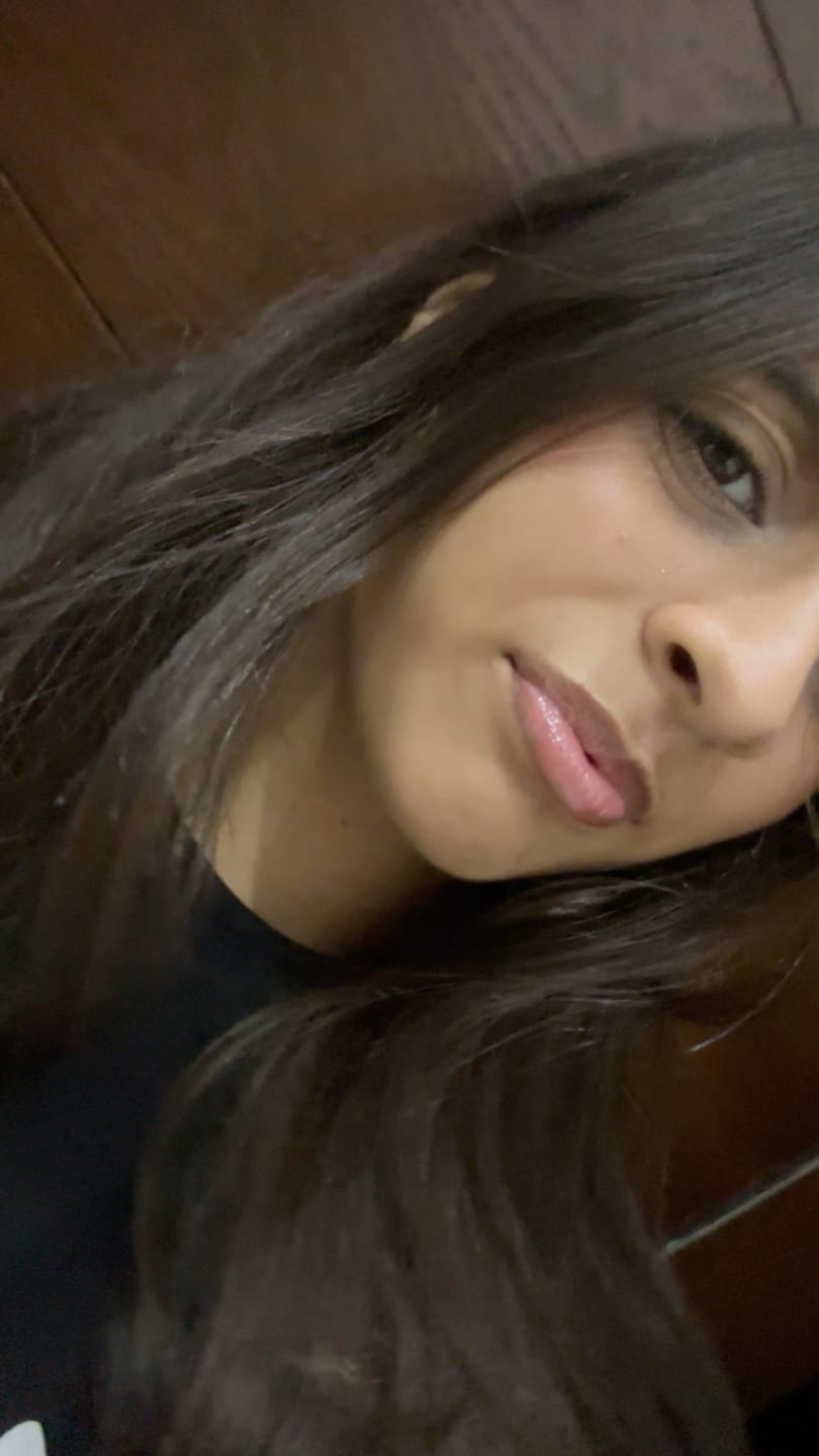 Customer photo review of Gloss POP™ - High-Shine Lip Gloss