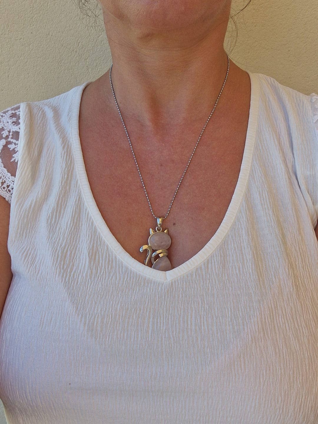 Customer photo review of Pendentif Chat en Pierre Naturelle
