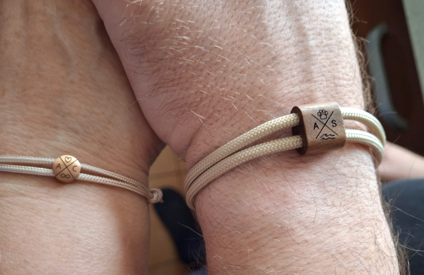 Customer photo review of Holz Gravur Armband HUA MUA