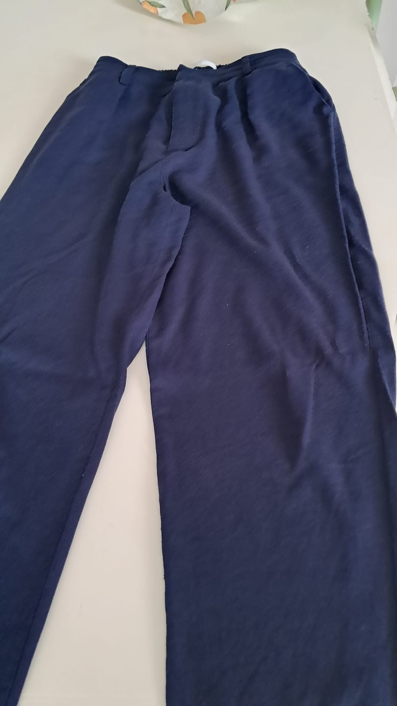 Customer photo review of Calça Slouchy Íris Azul Escuro
