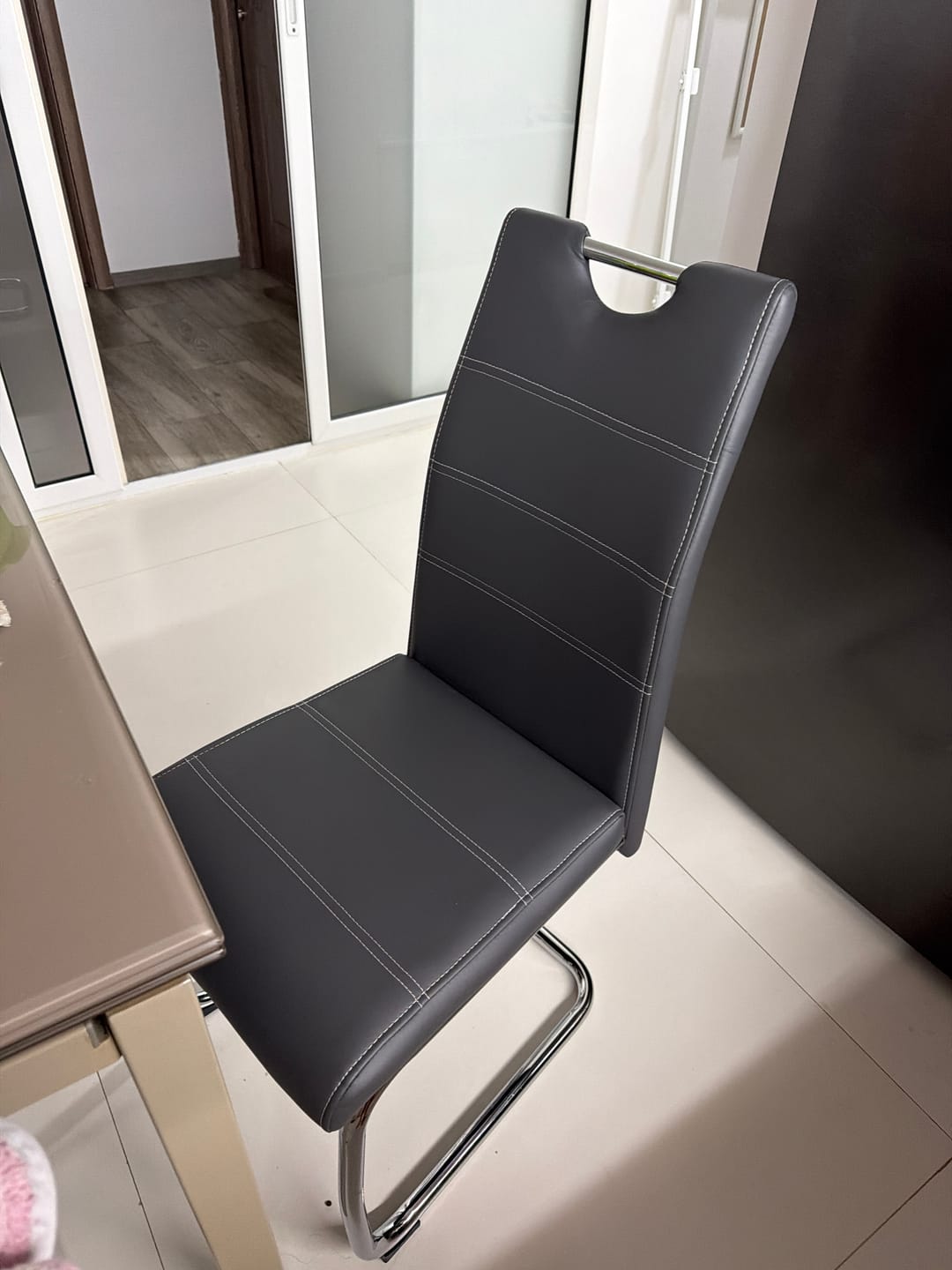 Customer photo review of Scaun tapitat piele ecologica K211, gri/crom, 42x60x97 cm