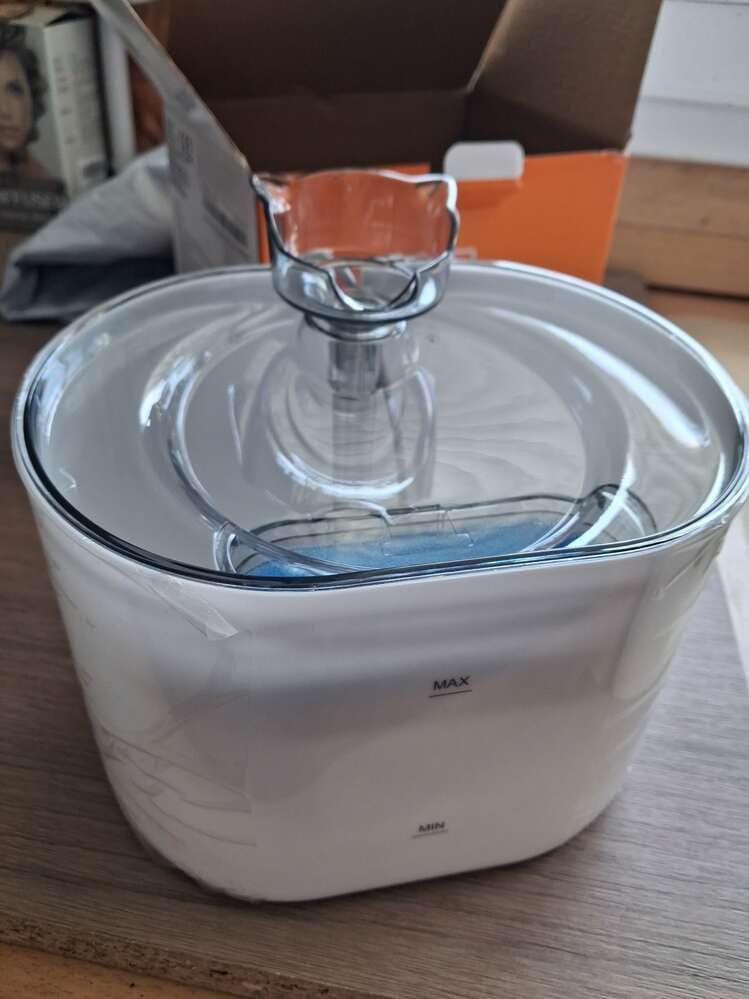 Customer photo review of Fontaine à Eau pour Chat 2,2L – Filtration Continue
