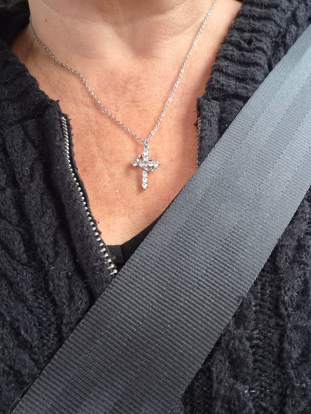 Customer photo review of Collier Croix Couronne de Foi