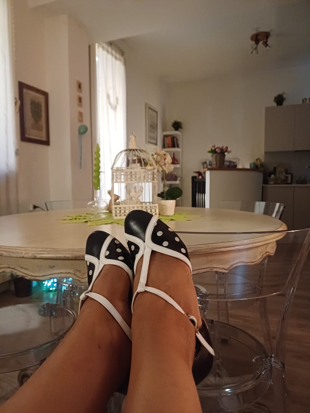 Customer photo review of Creamy Pois decollete t-bar in nappa nera e bianca tacco 7 artigianale pugliese