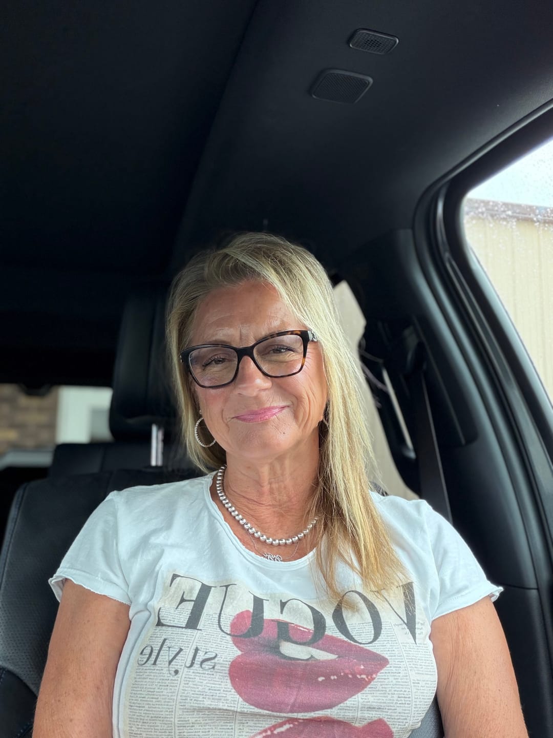 Customer photo review of Vogue Lips Editorial T-Shirt