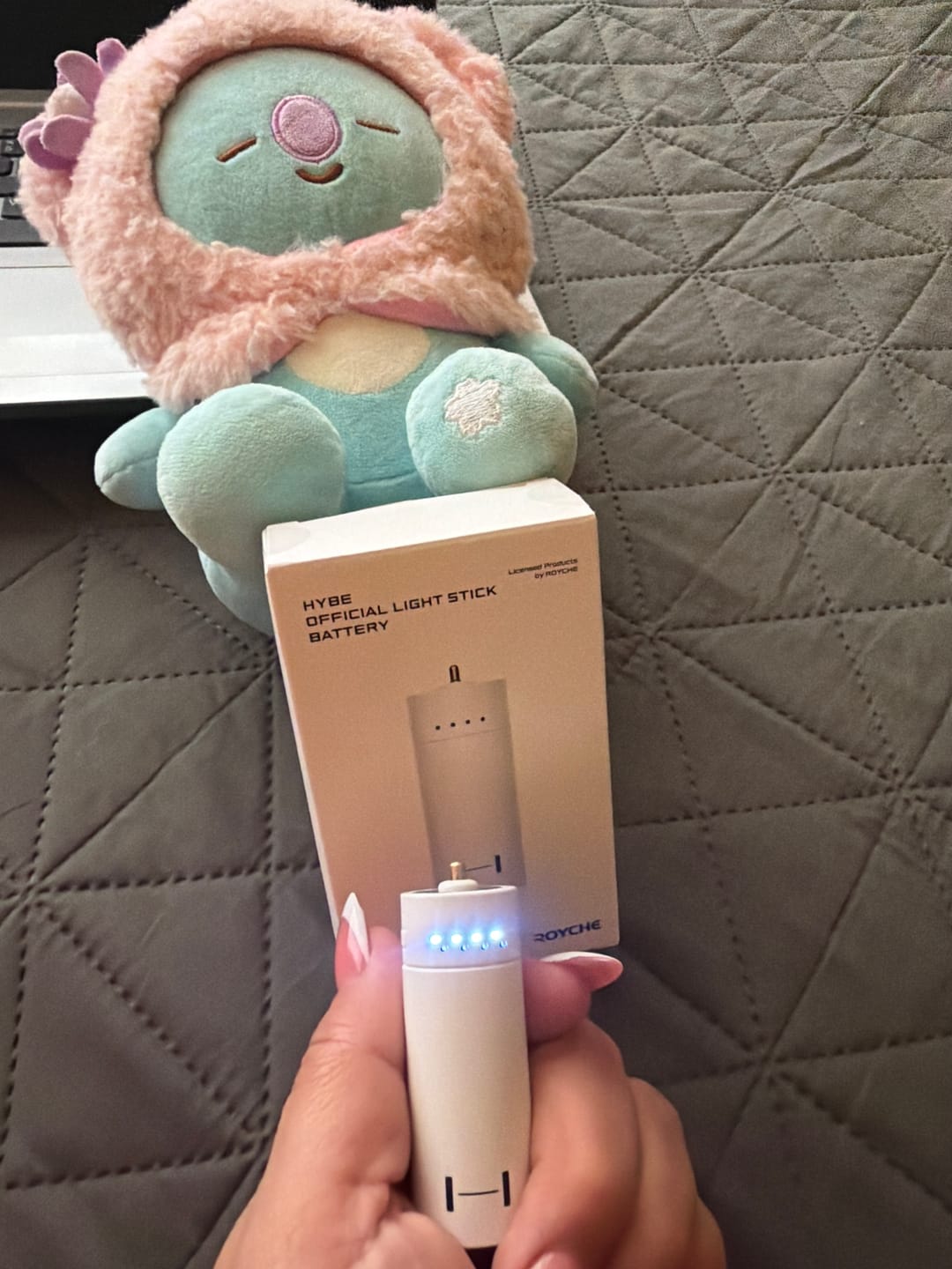 Customer photo review of HYBE OFFICIAL LIGHT STICK BATTERY