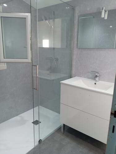 Customer photo review of Panneau Mural SPC Gris Aspect Haut Brillant - Anti Rayure