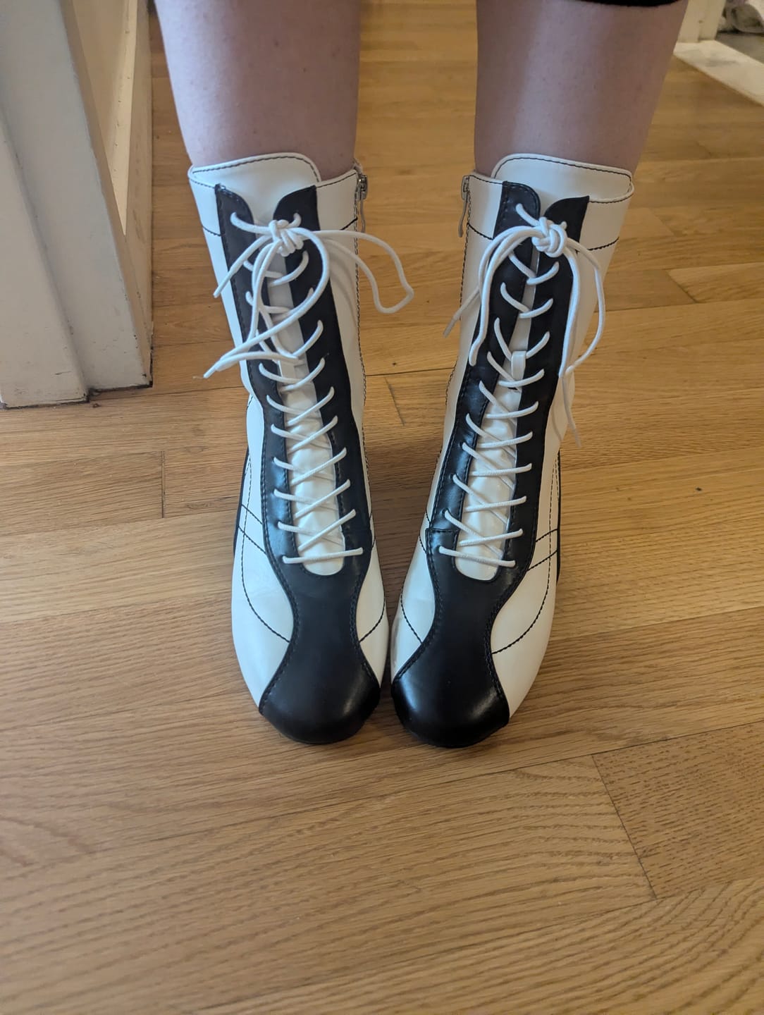 Customer photo review of PASSER-BLACK LACE-UP BOXING BOOT