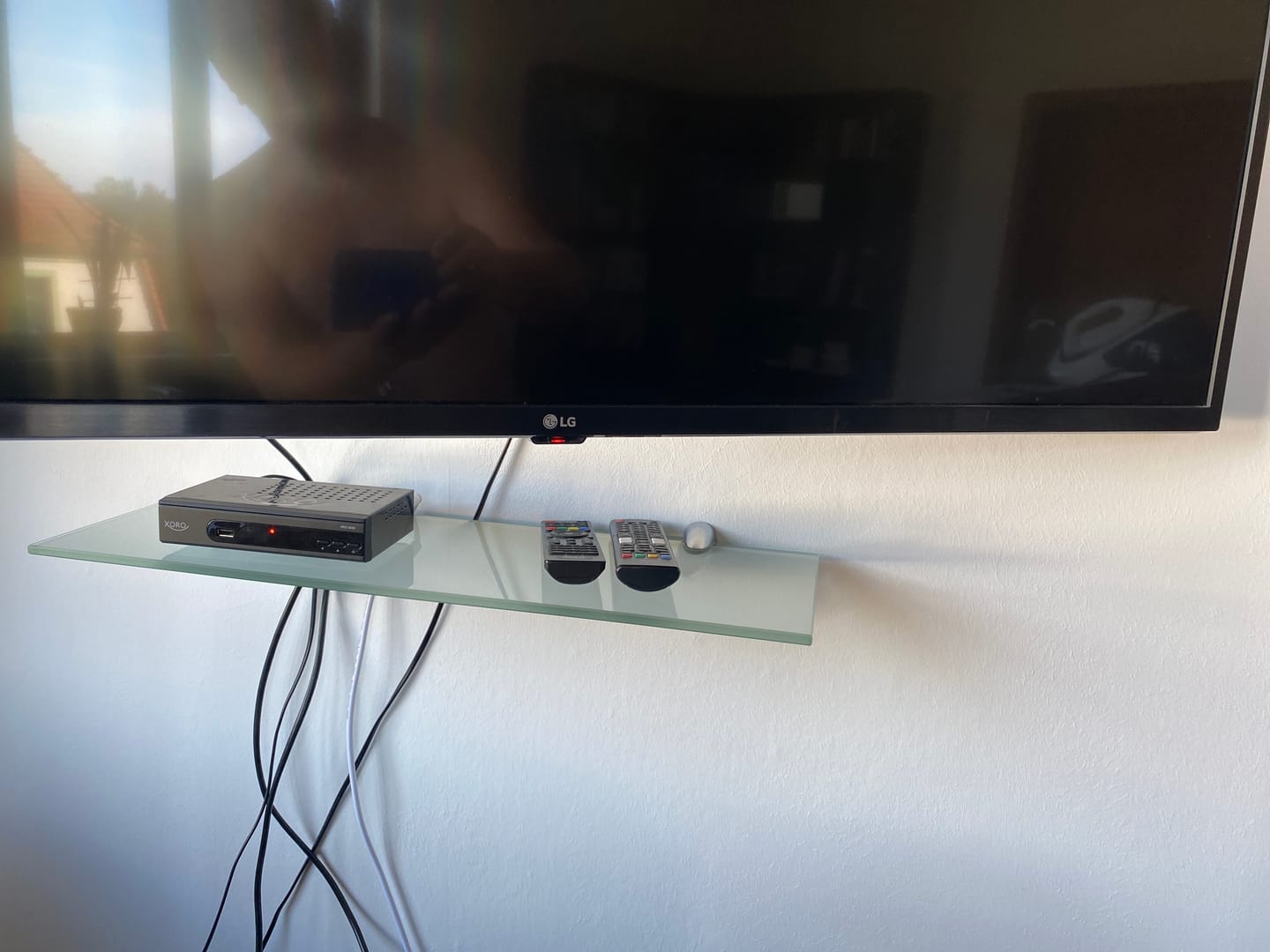 Customer photo review of Glasregal Badezimmer Satiniertes Glas 8mm – CORA Chrom