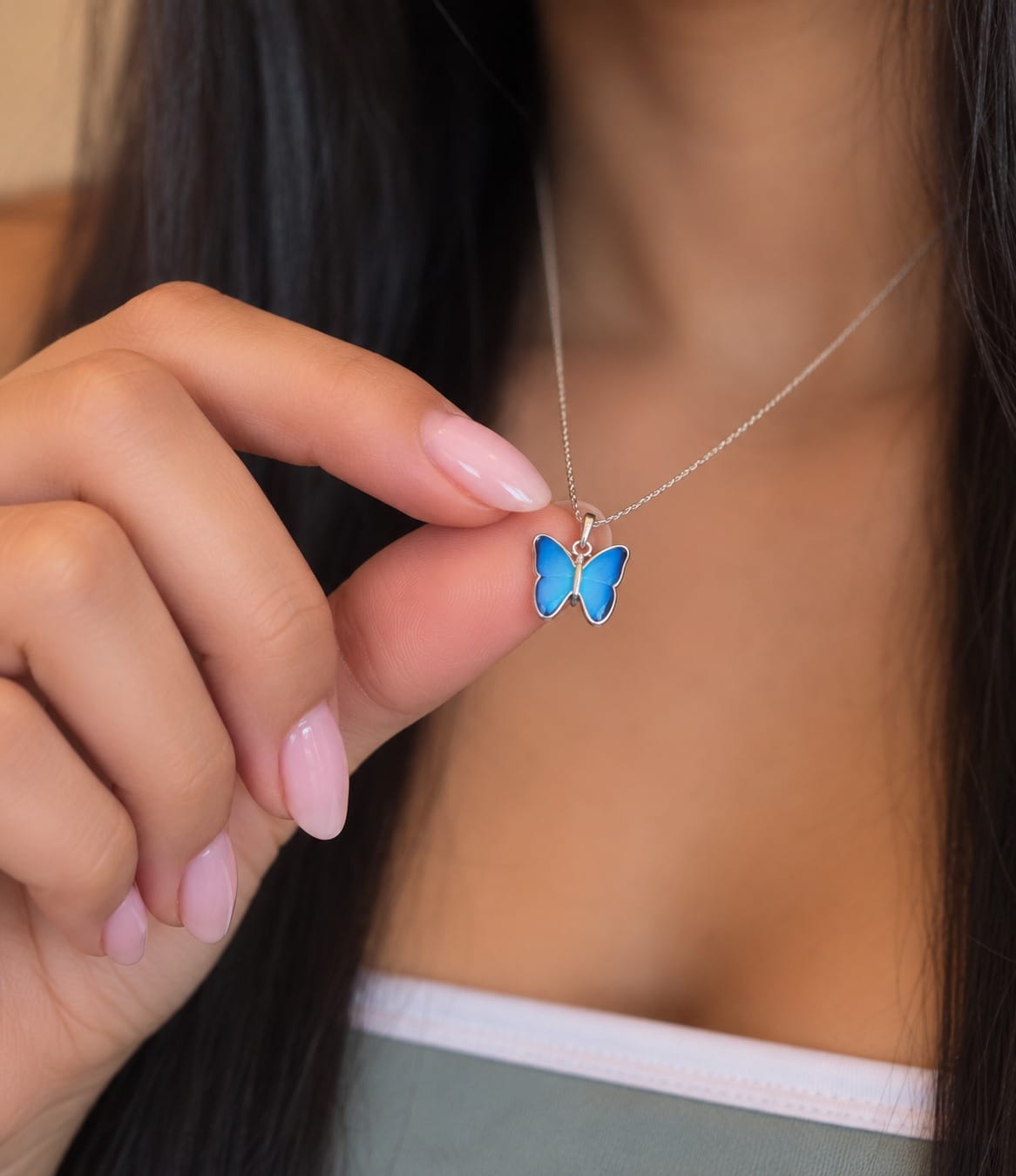 Customer photo review of Collar Mariposa Azul
