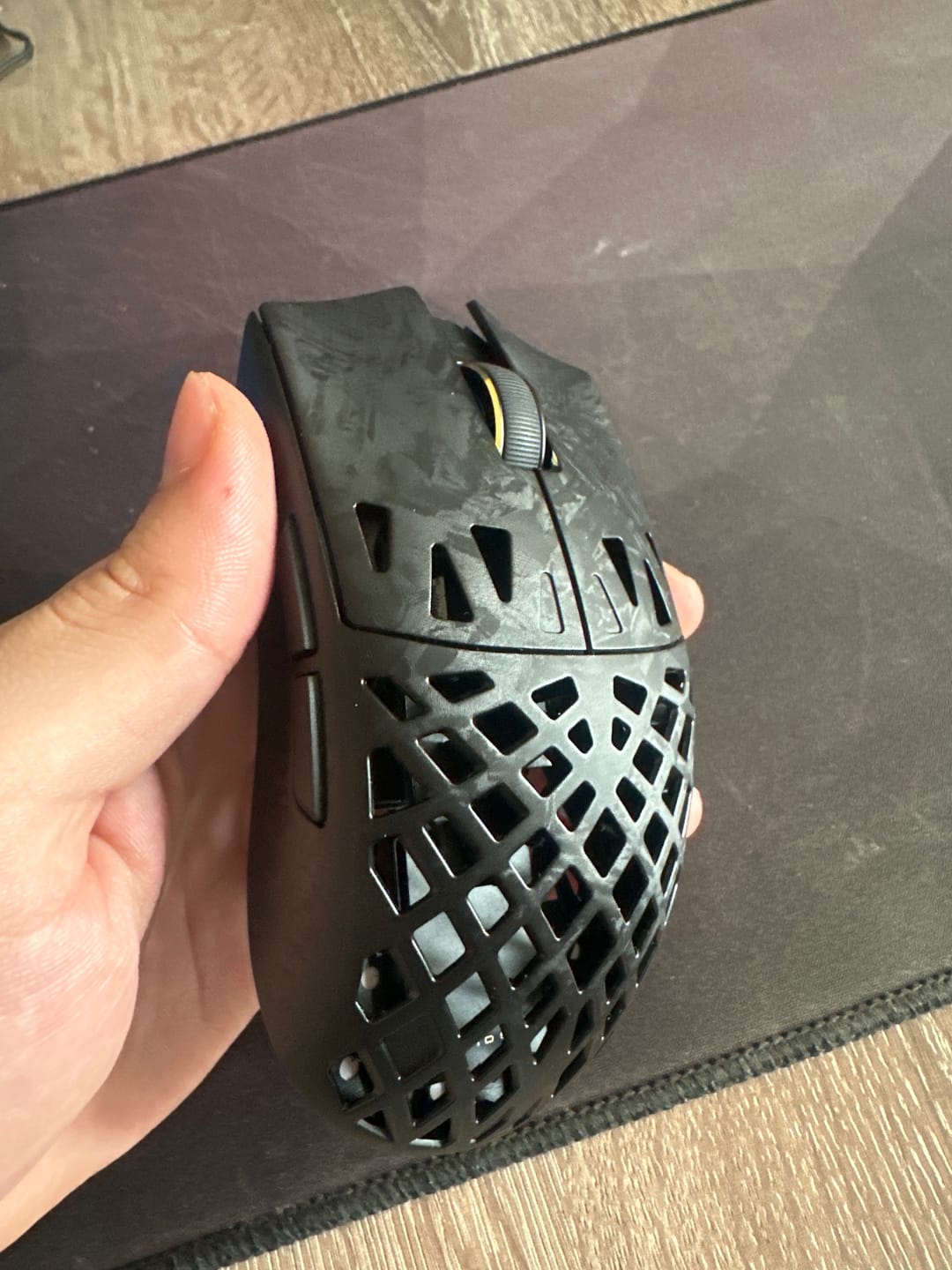 Customer photo review of ATK Blazing Sky Ghost Karbon Fiber Wireless Mouse