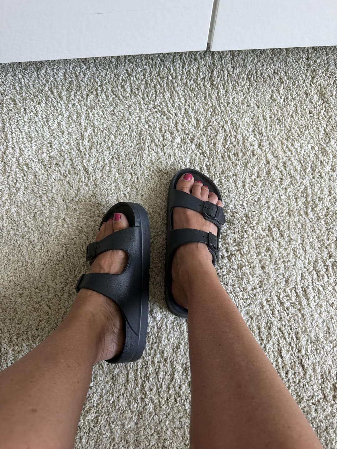 Customer photo review of Snuggi Arch Support Platfrom Sandals