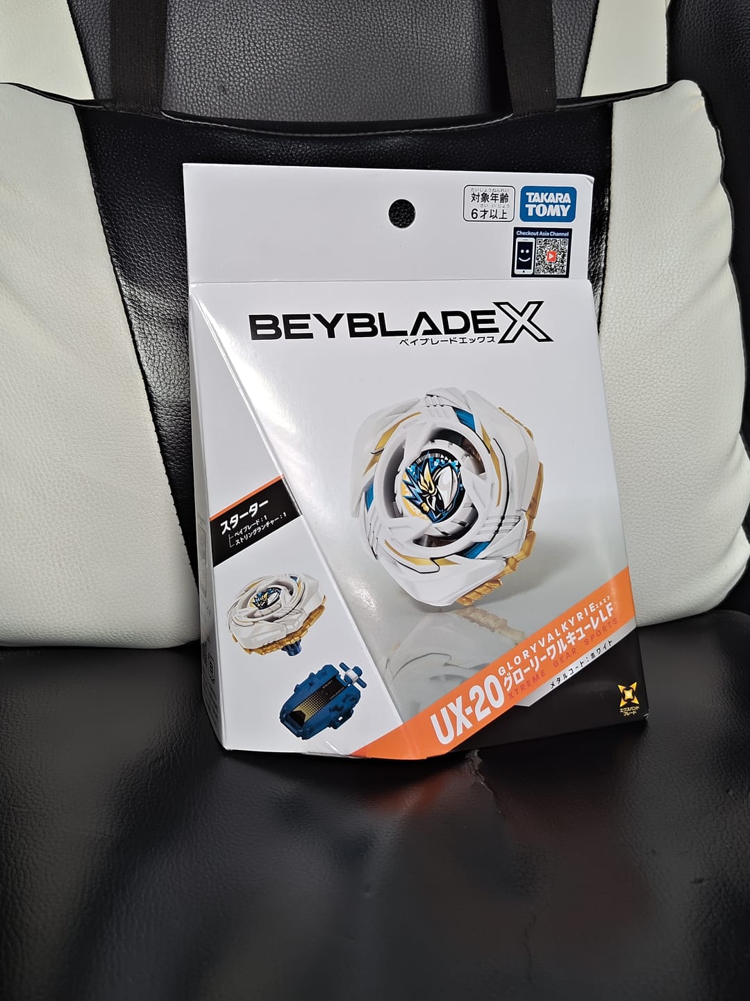 Customer photo review of Takara Tomy Beyblade X UX-20 Starter Glory Valkyrie LF