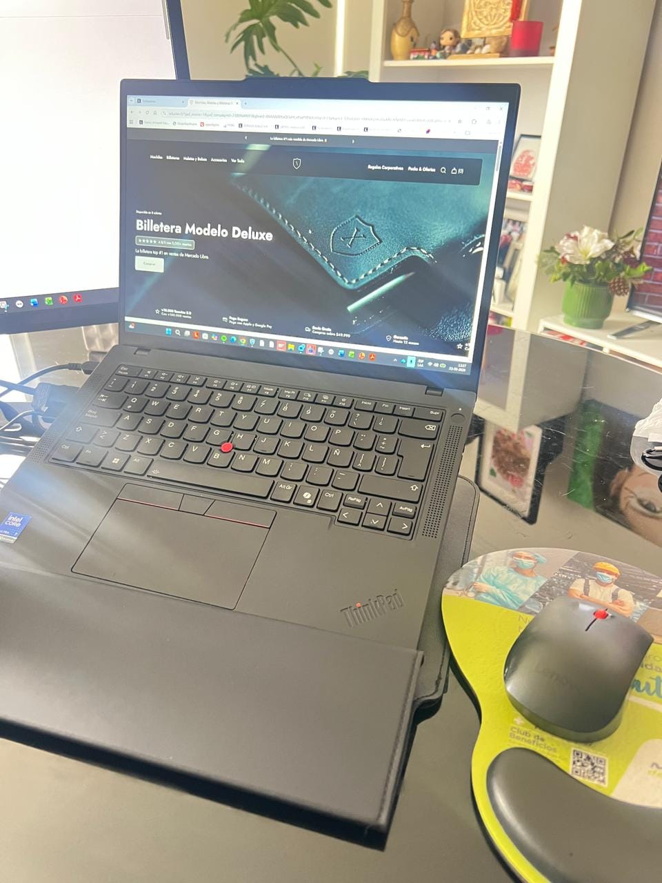 Customer photo review of Funda Notebook Smart Workstation