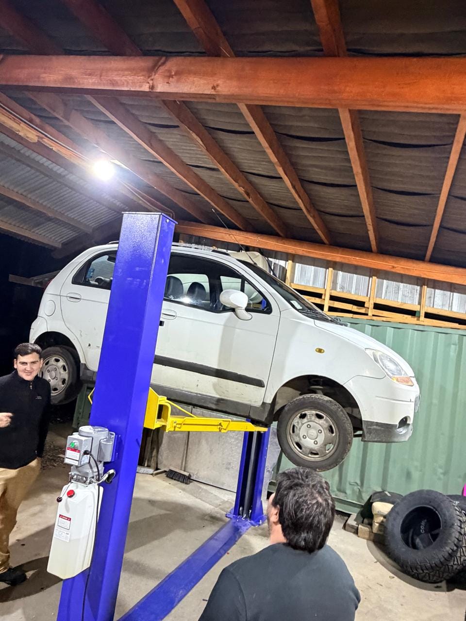 Customer photo review of Elevador 4000kg de 2 Columnas