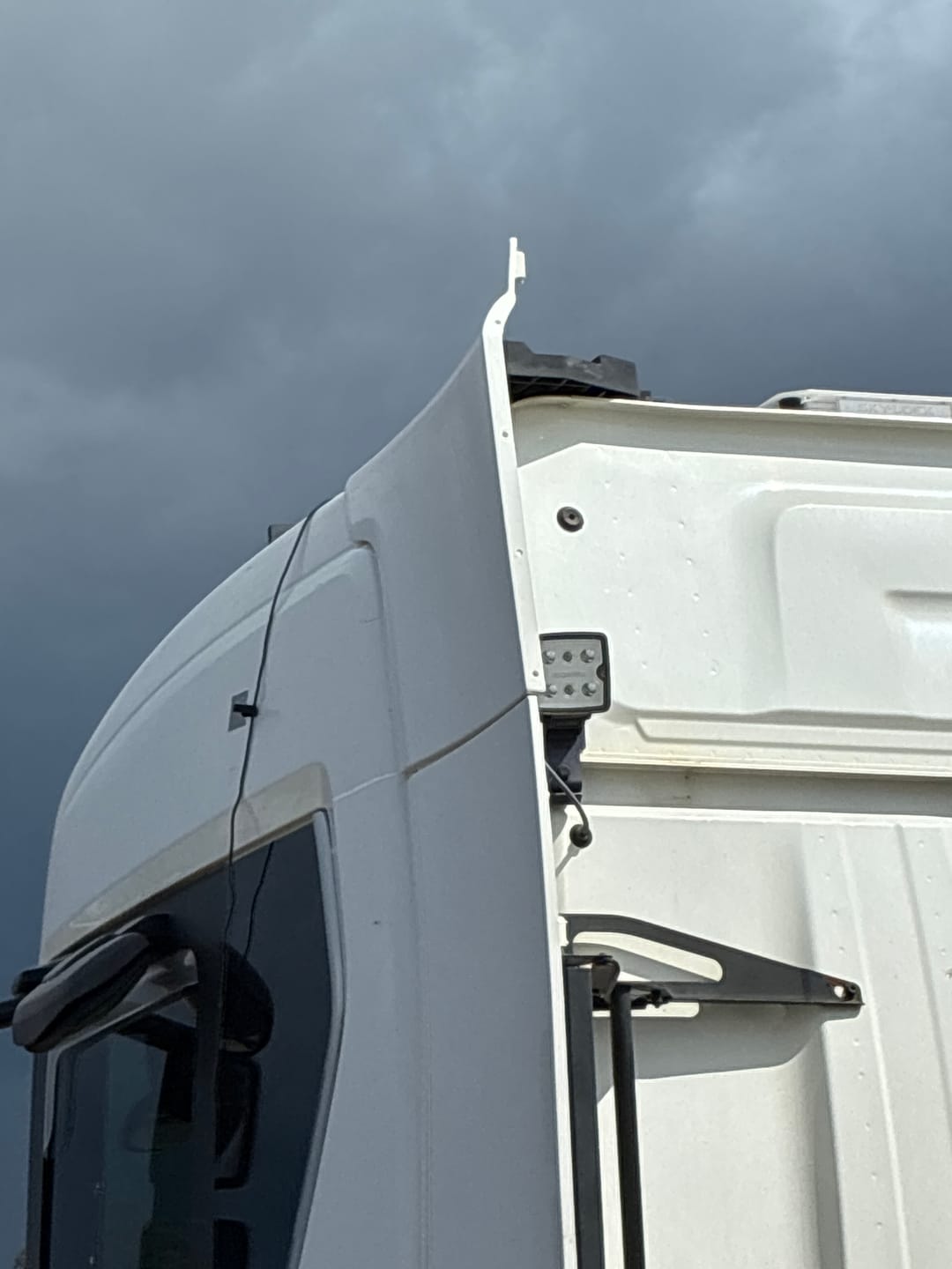 Customer photo review of Starlink Mini 12V Cig Lighter - 16 AWG Heavy Duty Cable