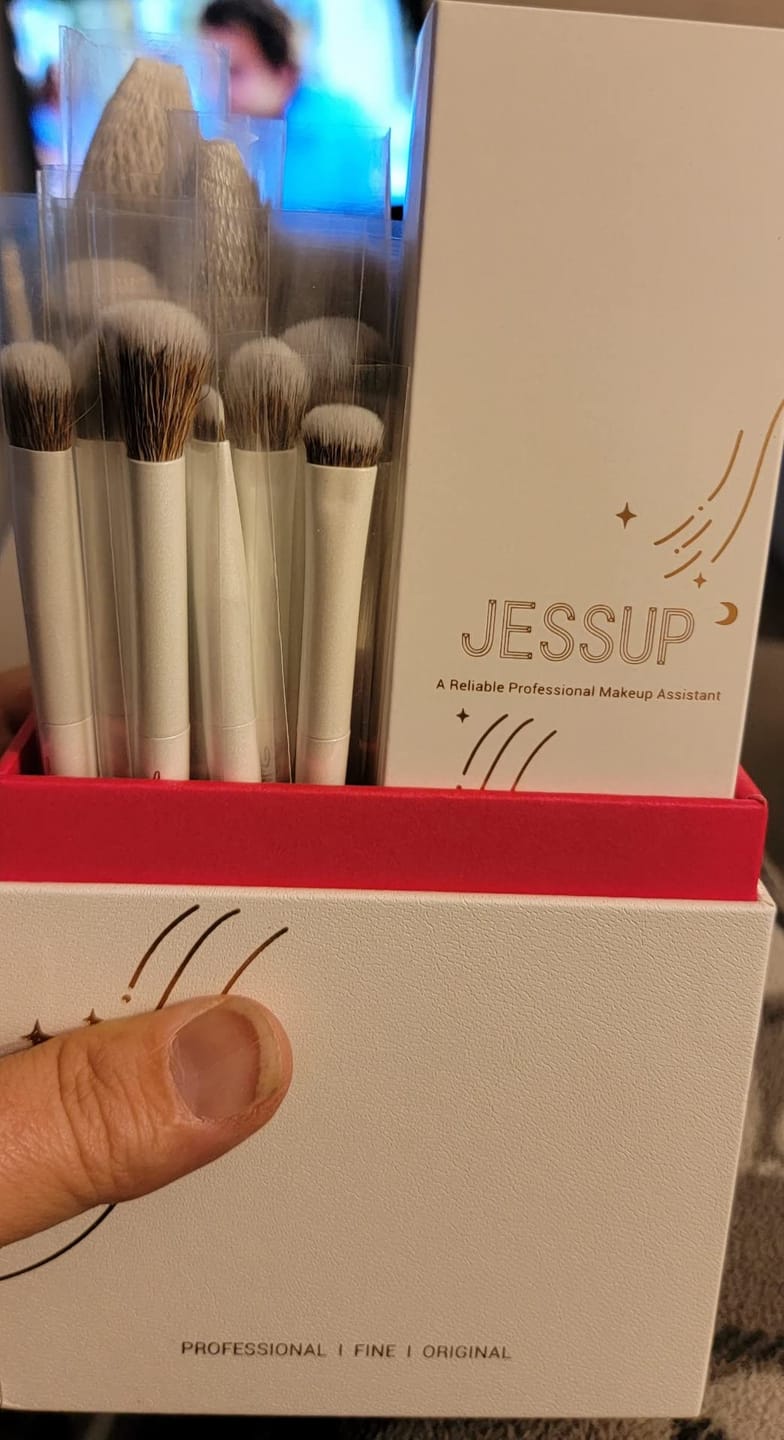 Customer photo review of 14pcs Makeup Brushes Collection (Cloud Dancer)