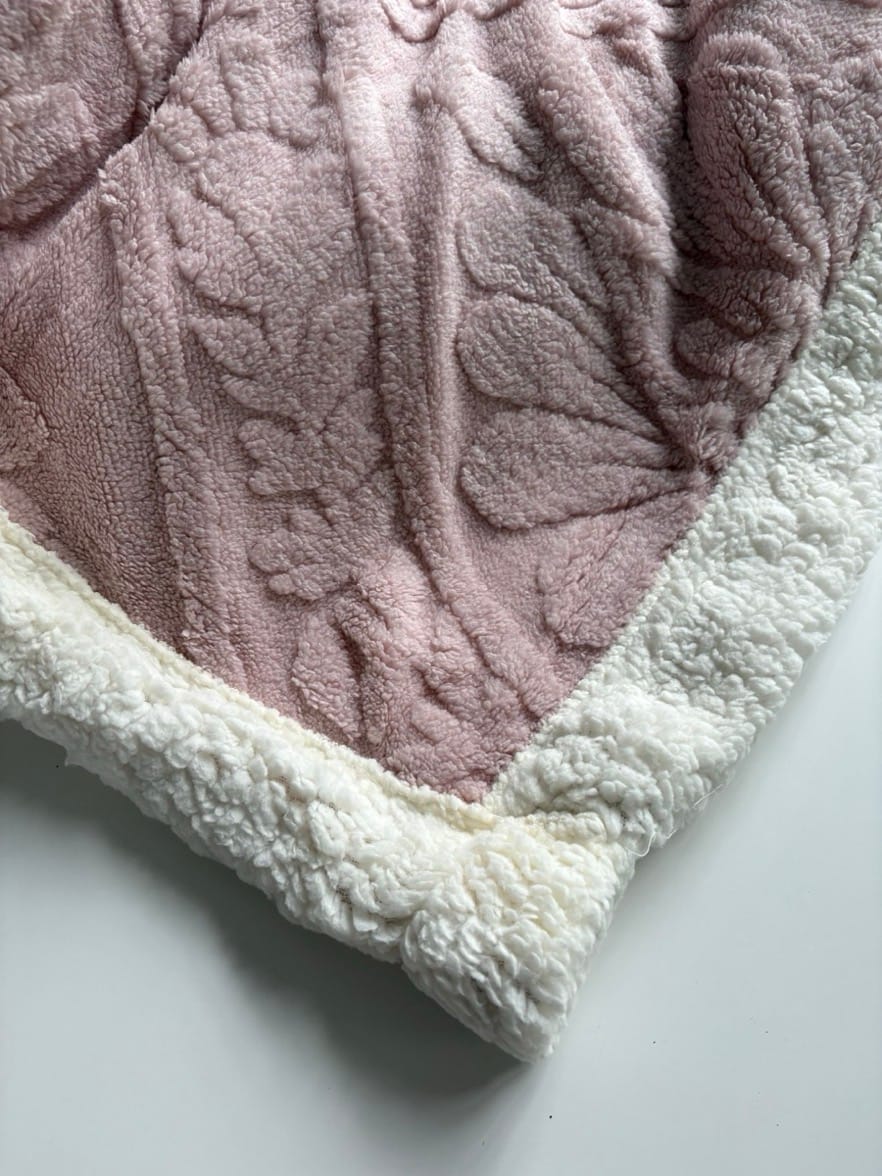 Customer photo review of Elegant Leaf Sherpa Blanket