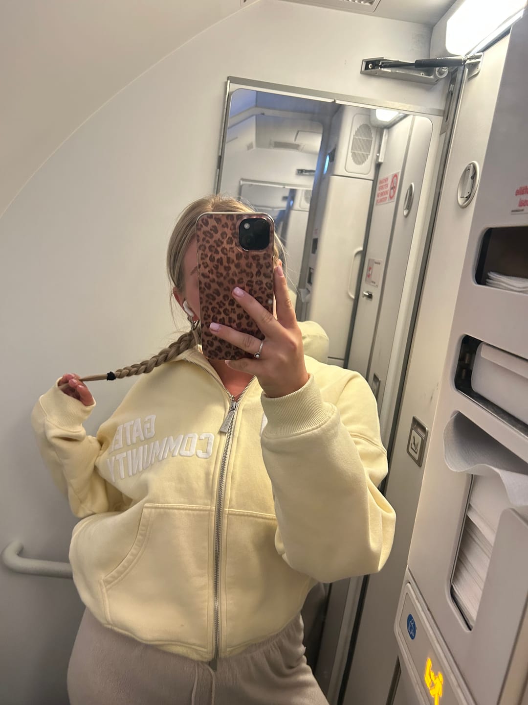 Kundenfoto-Bewertung von GATED COMMUNITY ZIP HOODIE BUTTER YELLOW