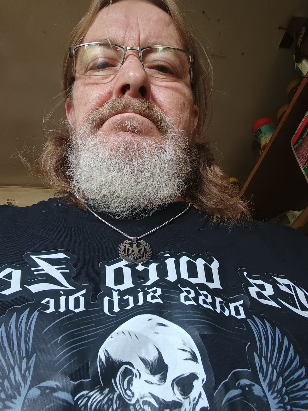 Customer photo review of Kreuzkette im Lorbeerkranz