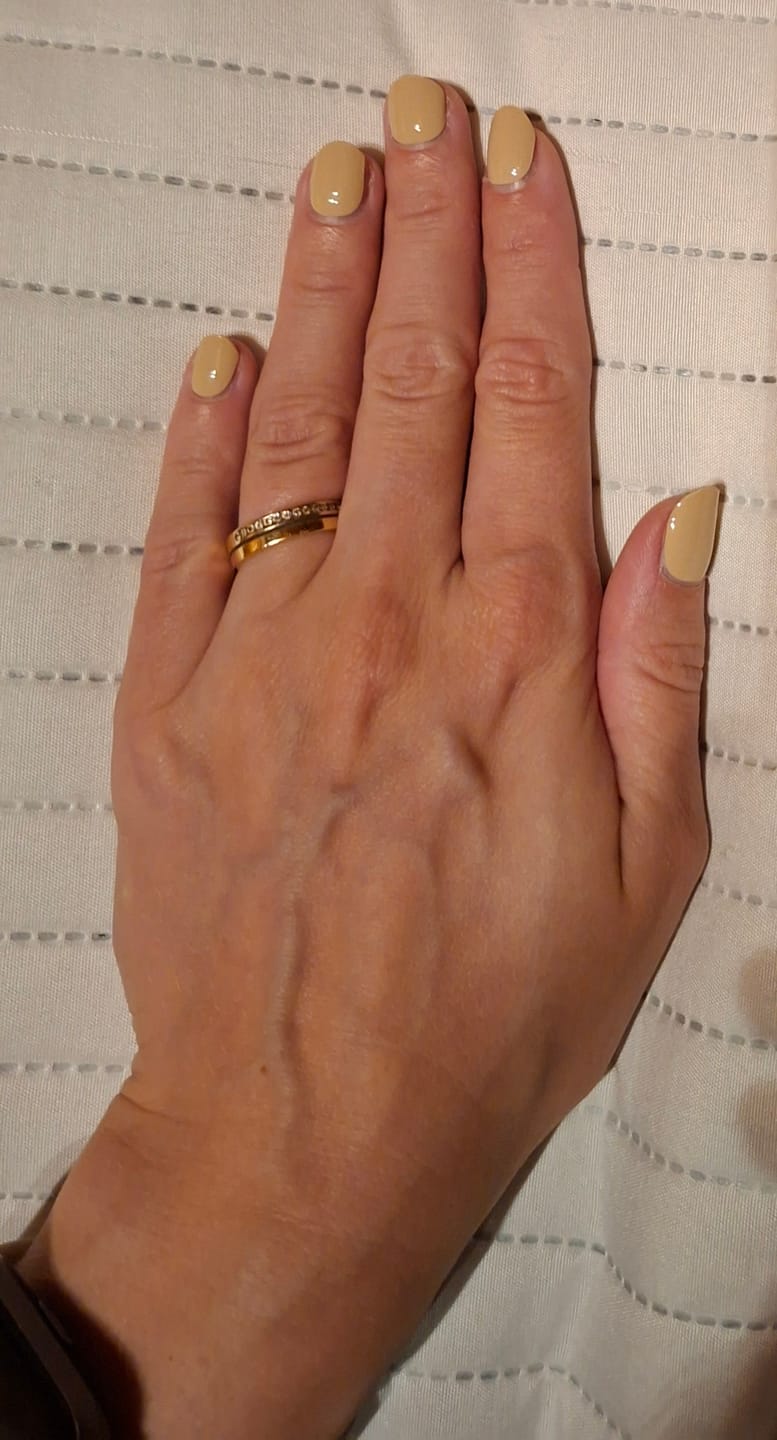 Customer photo review of Vanilla Nude UV-Free Gel Wrap