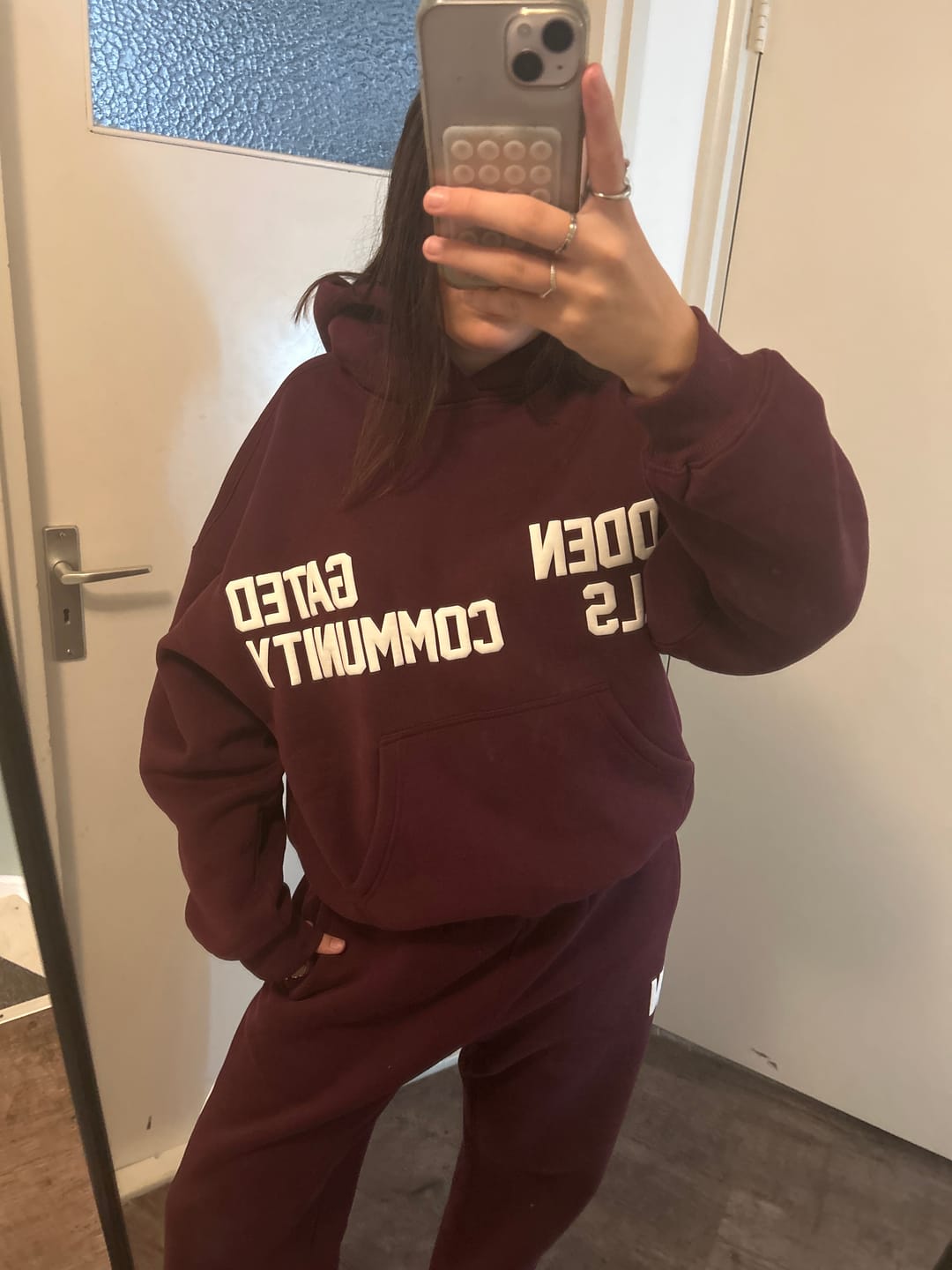 Kundenfoto-Bewertung von GATED COMMUNITY HOODIE DARK PLUM