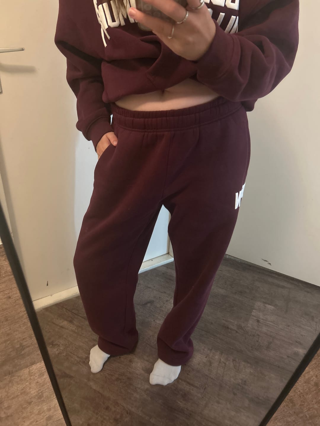 Kundenbewertung mit Foto von GATED COMMUNITY STRAIGHT LEG SWEATPANTS DARK PLUM