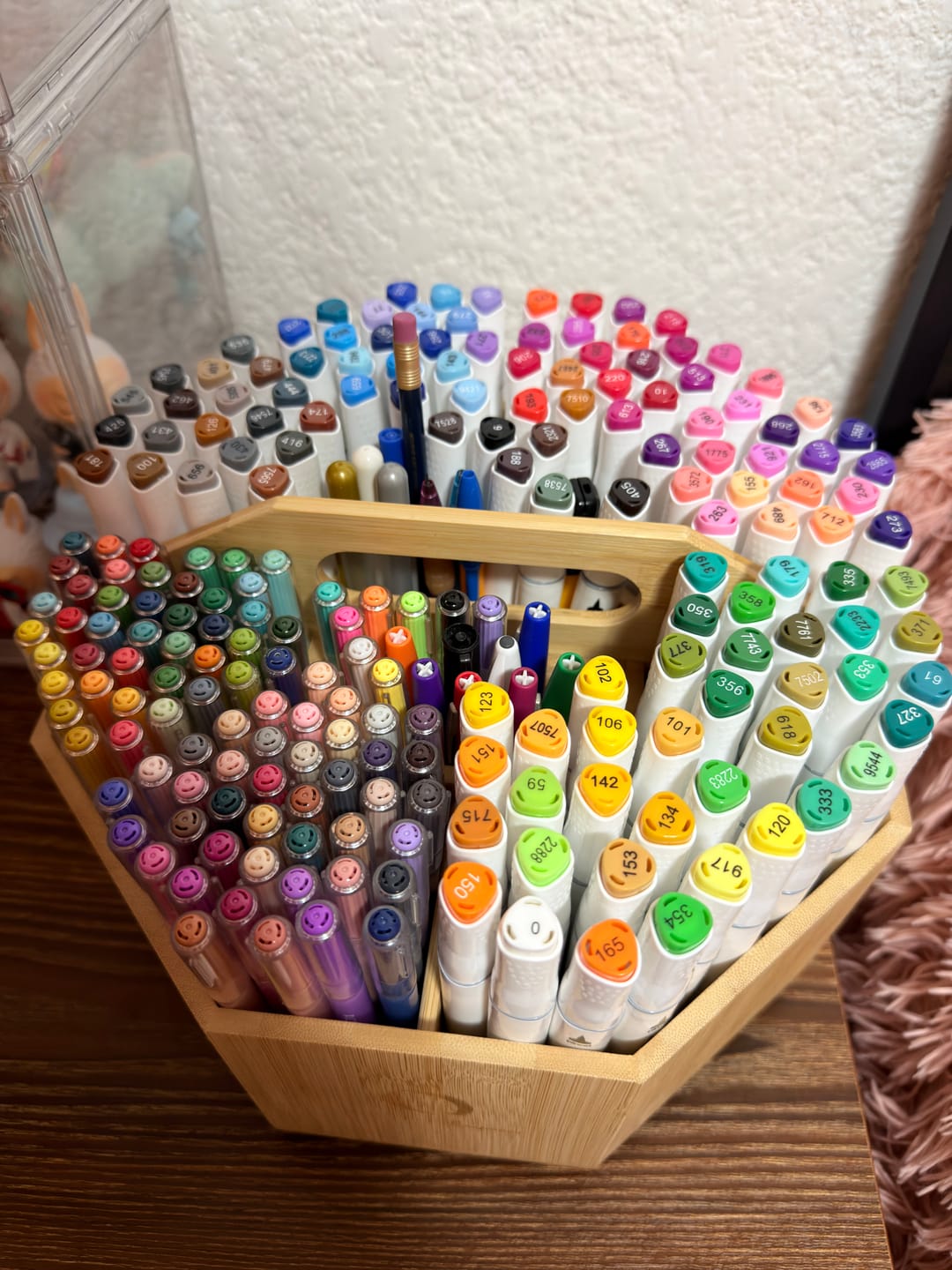 Customer photo review of Ohuhu 360° Bamboo Rotating Marker Organizer