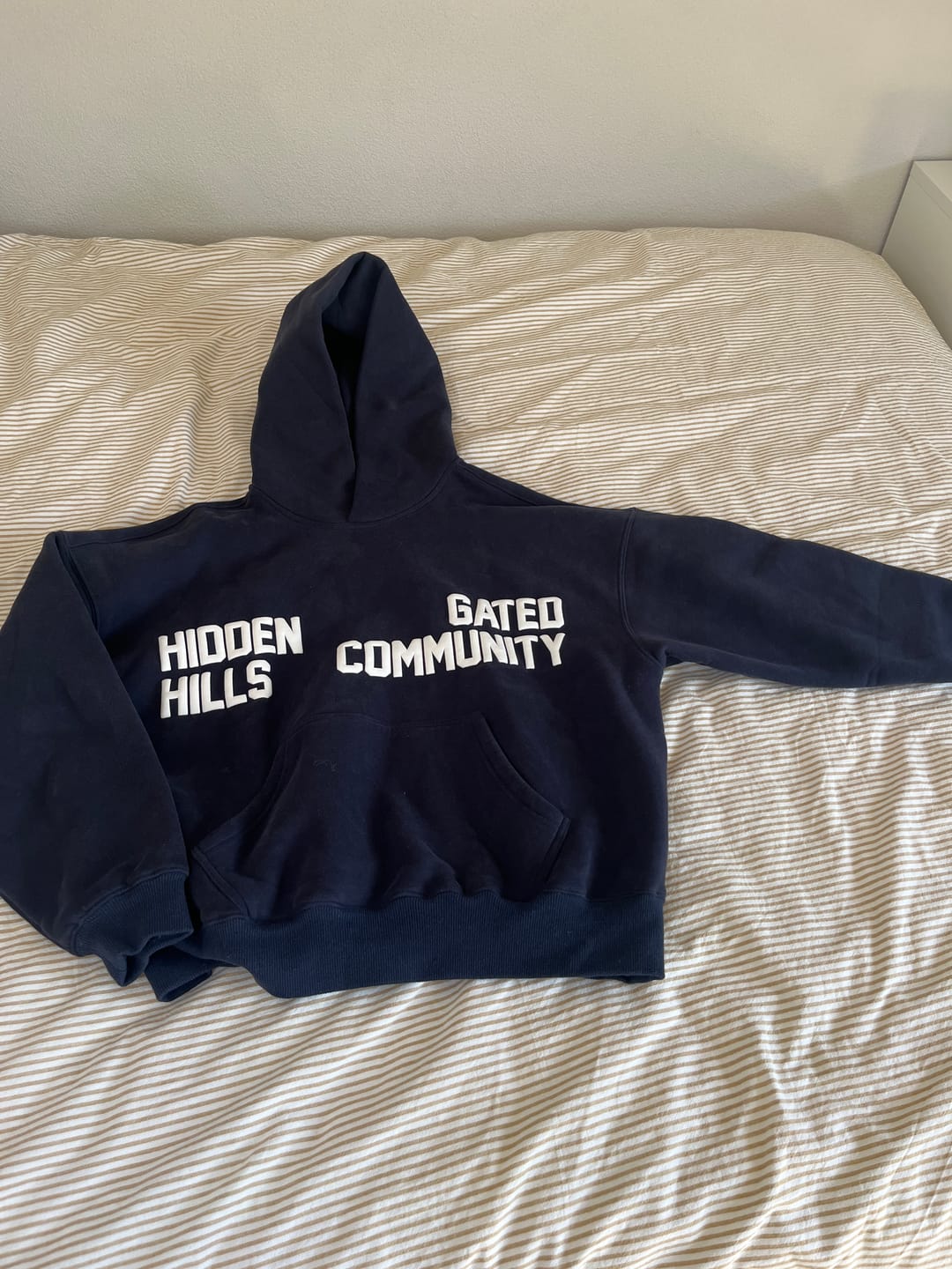 Avis client avec photo sur le sweat à capuche GATED COMMUNITY NAVY