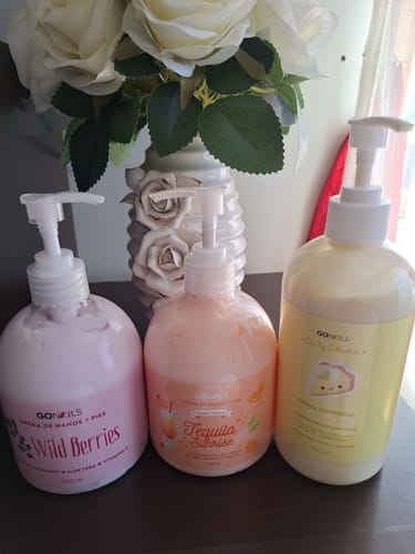 Customer photo review of Crema de Manos y Pies - Wild Berries 500 ml