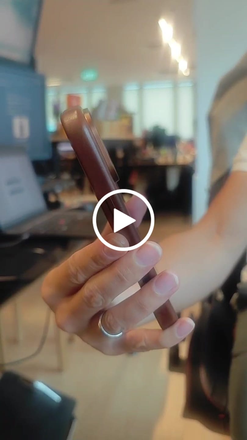 Customer video review of iPhone 18 Pro Leather Case - MagSafe - Dark Brown