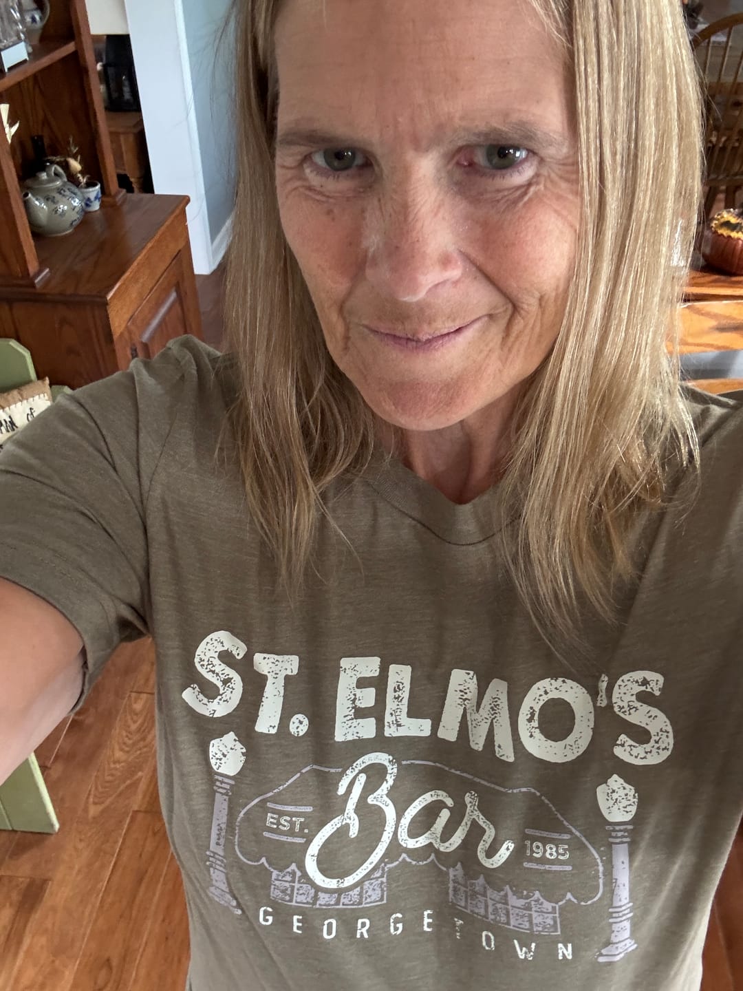 Customer photo review of St. Elmo's Bar Men's/Unisex Super Soft Tee