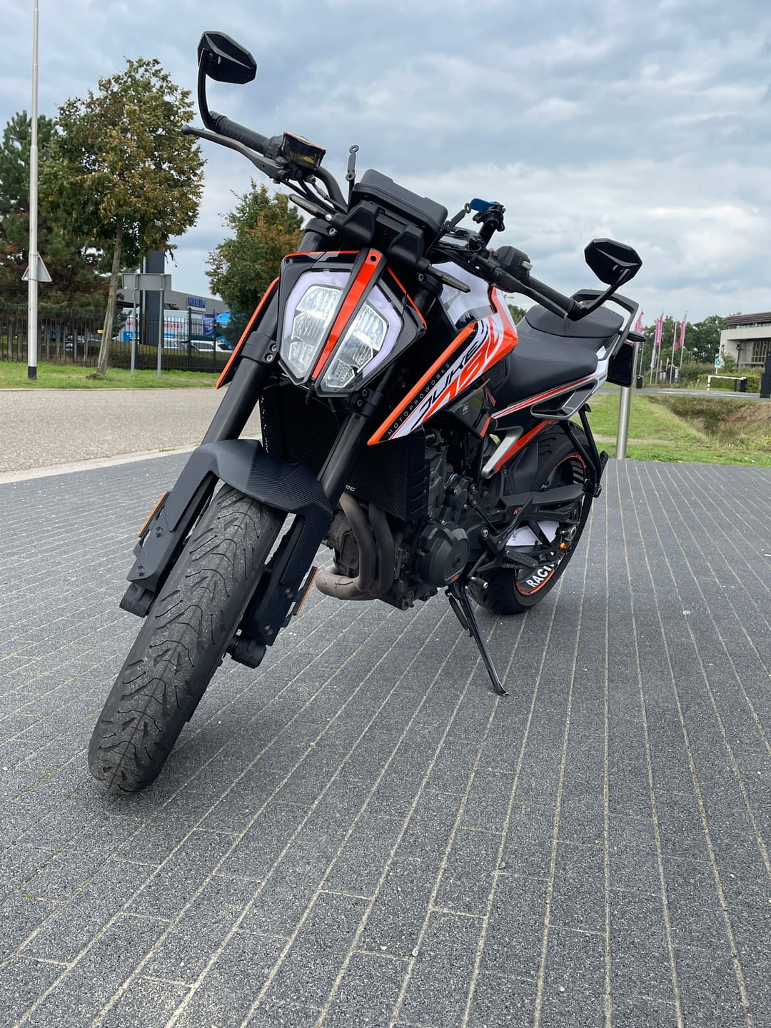Customer photo review of KTM 790 Duke GRAPHICS - "Torque" (White/Black/Orange)