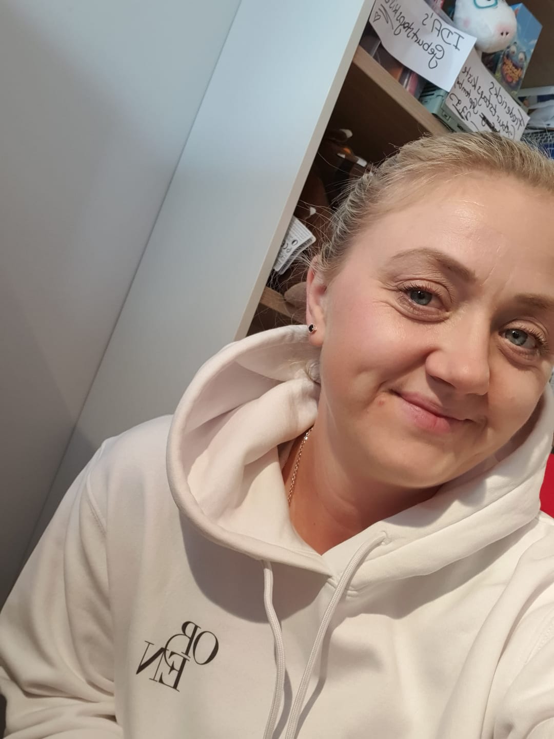 Customer photo review of Frauen Premium Hoodie "Affirmationen von OBEN"