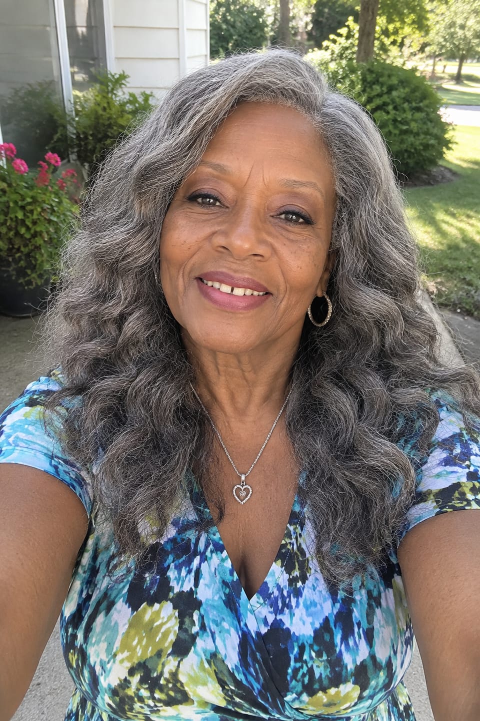 Customer photo review of Luvwin Salt And Pepper Loose Wavy Kinky Hair Gray Color 5x5 Closure Lace Wig
