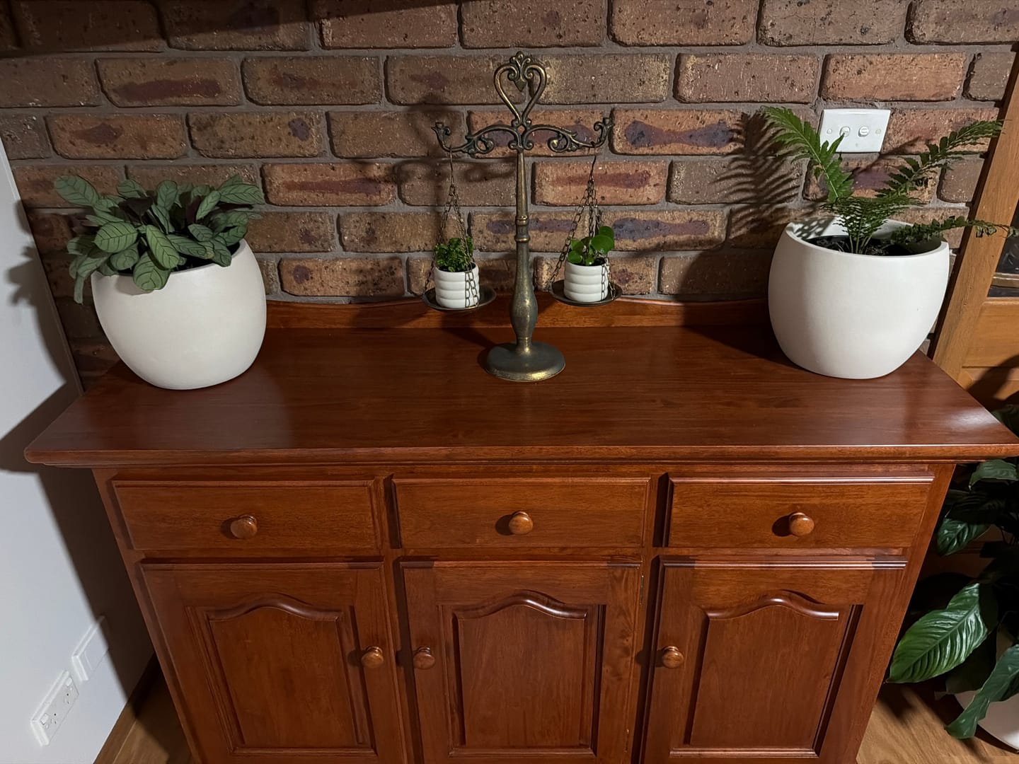 Customer photo review of Nimes French Provincial Balance Scales, Decorative Aged Gold Iron 48.5cm