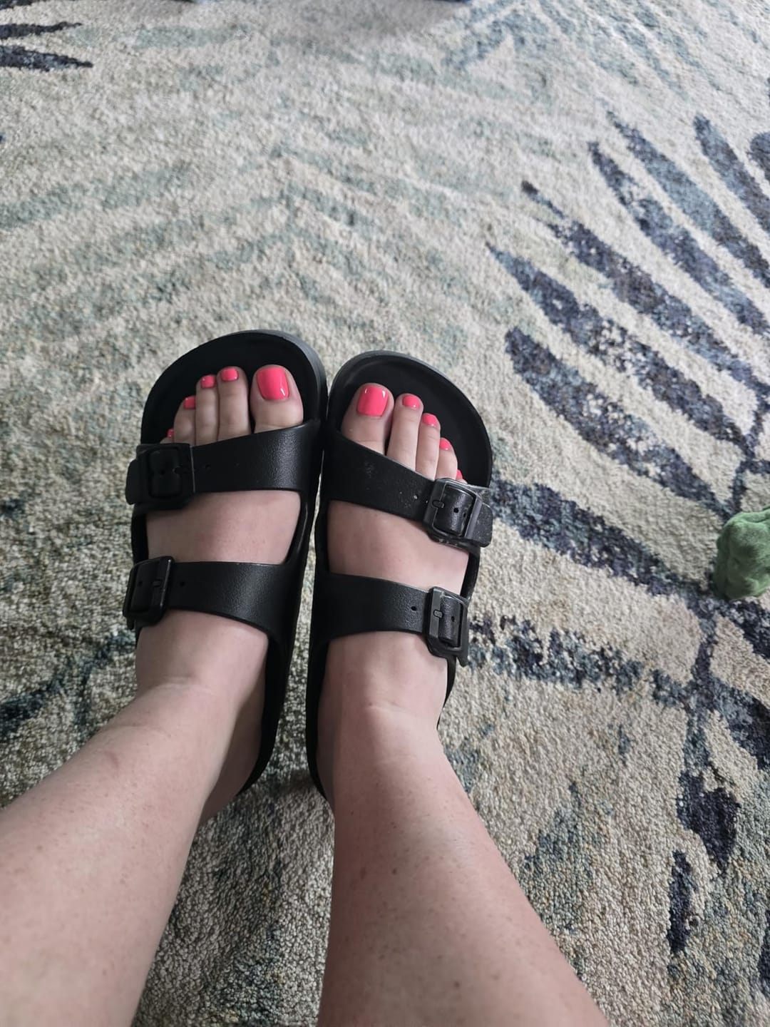 Customer photo review of Snuggi Arch Support Platfrom Sandals