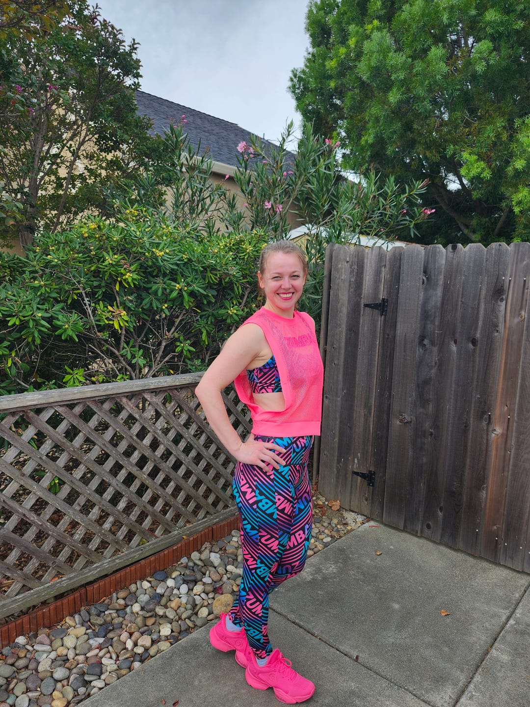 Customer photo review of Electric Feel Z-Lift High Waisted Ankle Leggings - Blue/Pink