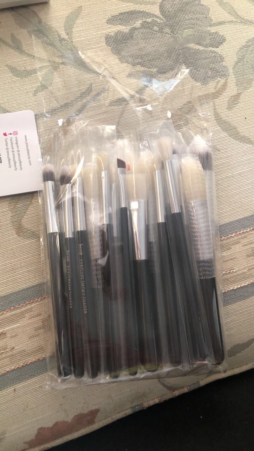 Customer photo review of Individual Complete 25Pcs Makeup Brush Set T175