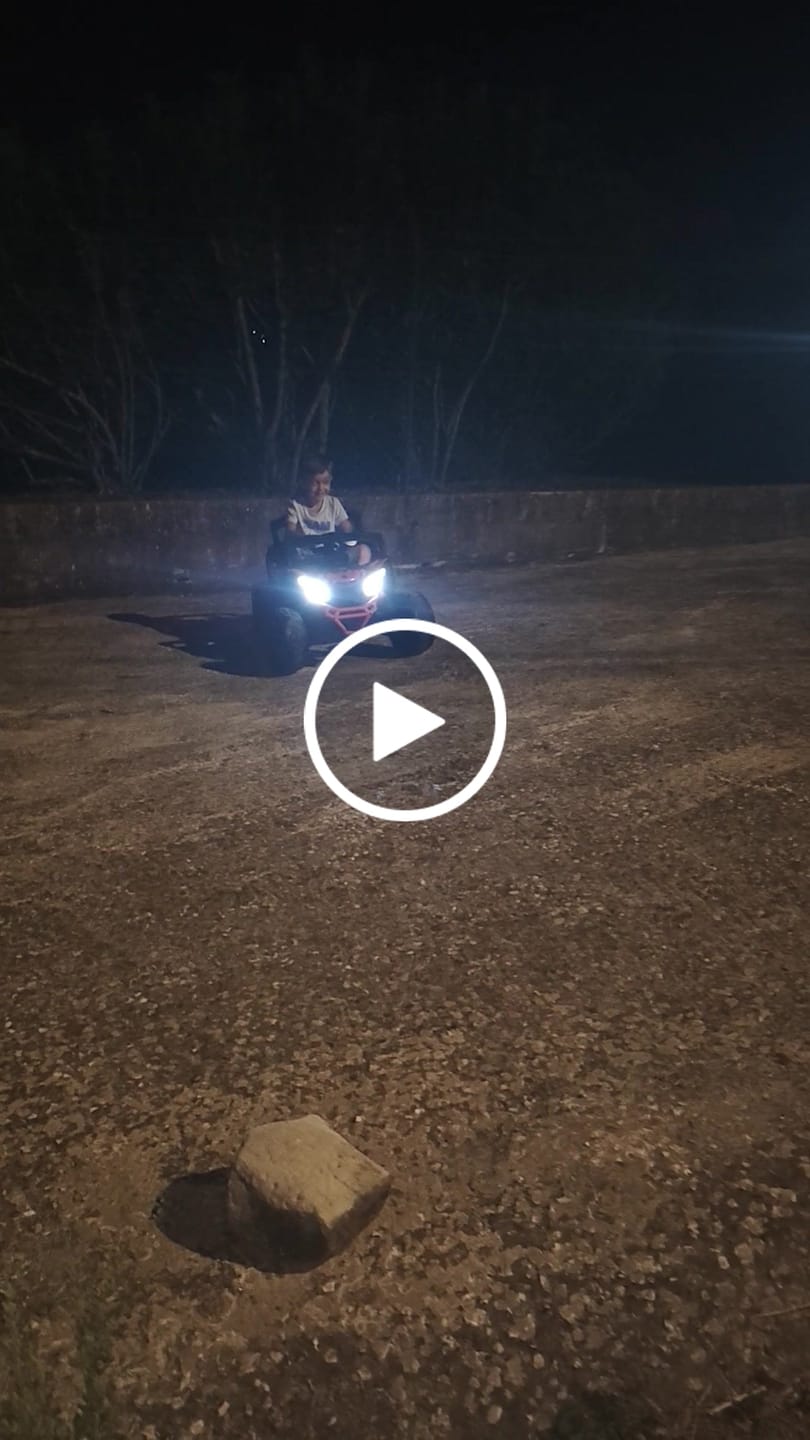 Customer video review of Carro Elétrico para Criança CAN-AM MAVERICK 4x4 24v Laranja c/ RODAS DE BORRACHA & ASSENTO EM PELE