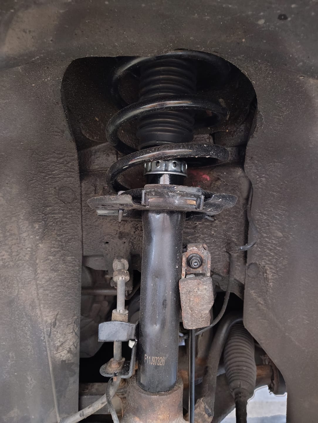 Customer photo review of [Avant] Kit d'ensemble de jambe de suspension avec ressort hélicoïdal pour Ford Escape KSS-100800