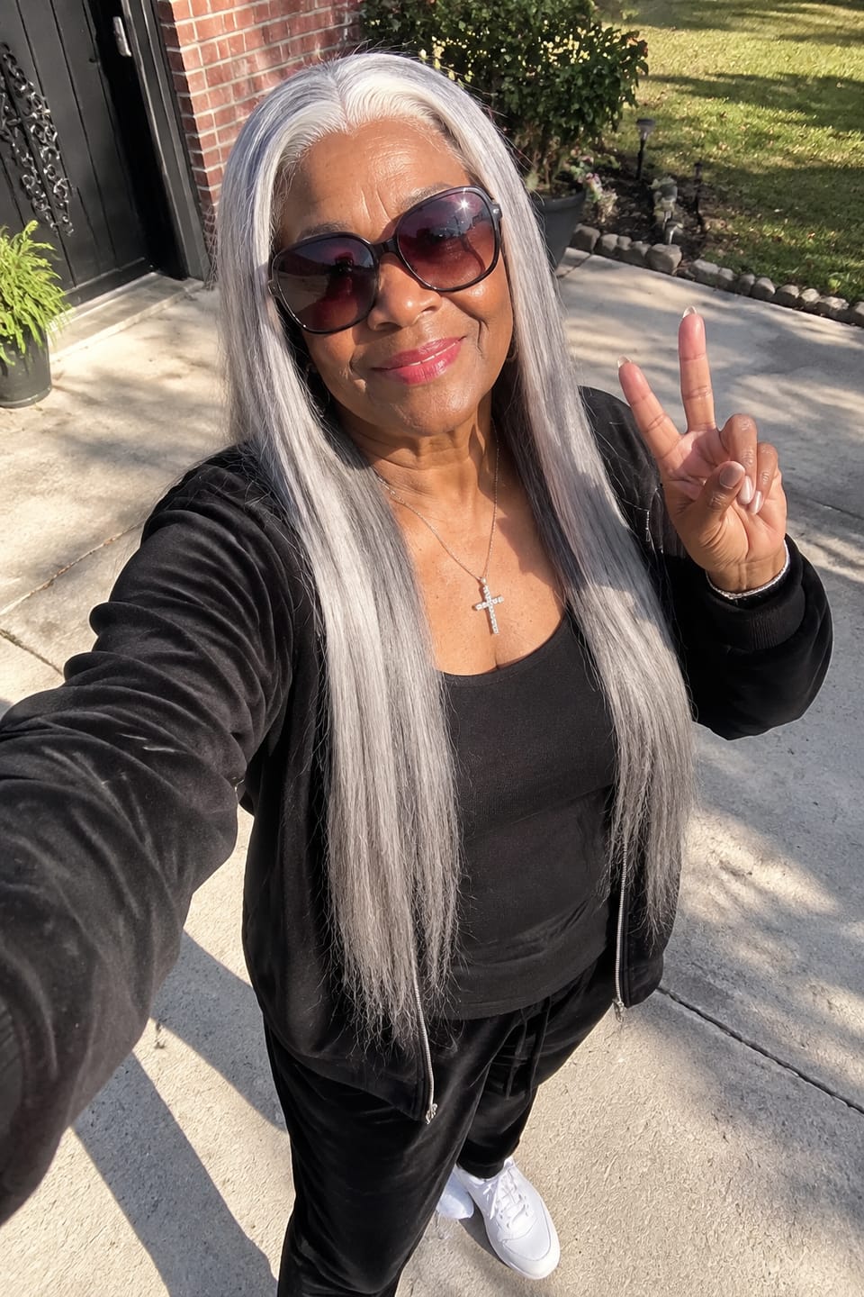 Customer photo review of Luvwin 13x4 Silky Salt & Pepper Long Straight Silver Wig 100% Human Hair